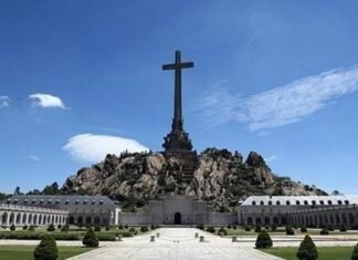El gobierno socialcomunista declara la guerra a la Iglesia con sus decisiones para cambiar la historia reciente de España