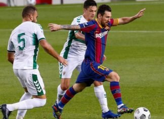 Gran partido del Elche en su primer choque oficial frente al F.C. Barcelona en el Joan Gamper