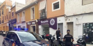 La Policía Nacional, Ayuntamiento de Denia y vecinos de la localidad se unen para evitar la ocupación de una vivienda