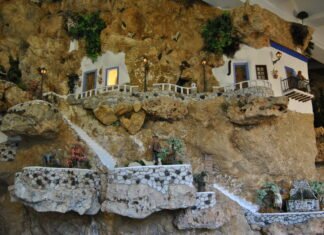 La plaza del Ayuntamiento de Alicante contará estas Navidades con el Belén más grande del mundo