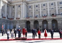 Los Reyes de España presiden los actos de la Fiesta Nacional en Palacio Real en Madrid