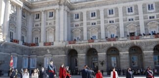 Los Reyes de España presiden los actos de la Fiesta Nacional en Palacio Real en Madrid
