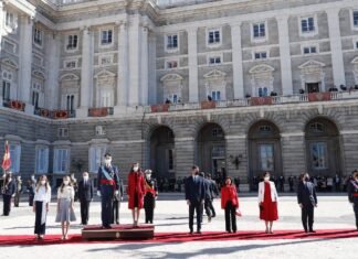 Los Reyes de España presiden los actos de la Fiesta Nacional en Palacio Real en Madrid
