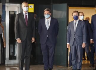 Díaz Ayuso asiste a los Premios Autónomos del Año de ATA, presidido por el Rey de España