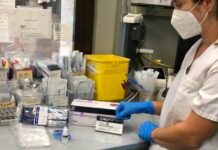 Sanidad distribuye los primeros tests de antígenos para diagnosticar la COVID-19 en los departamentos de salud de Alicante, Valencia y Castellón
