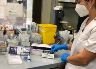Sanidad distribuye los primeros tests de antígenos para diagnosticar la COVID-19 en los departamentos de salud de Alicante, Valencia y Castellón