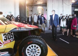 Los Reyes de España y las Infantas visitan las instalaciones de “LAFPABRICA. Fábrica en Premios” en Oviedo