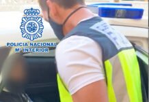 La Policía Nacional detiene en Torrevieja a un estafador huido de la justicia que utilizaba internet para engañar a sus víctimas