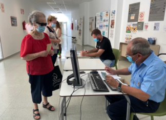 El Ayuntamiento de Alicante realiza un nuevo reparto gratuito de mascarillas a mayores de 65 años