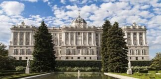 Díaz Ayuso exige al Gobierno socialcomunista la puesta en marcha de medidas para la reactivación del sector turístico