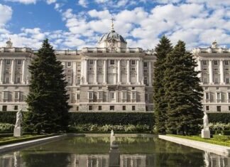 Díaz Ayuso exige al Gobierno socialcomunista la puesta en marcha de medidas para la reactivación del sector turístico