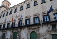 El Ayuntamiento de Alicante dedica 240.000 euros a cursos de alfabetización de adultos