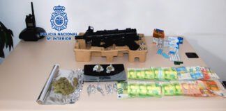 La Policía Nacional ha detenido a dos personas y ha desmantelado un punto negro de venta de drogas al menudeo en Orihuela