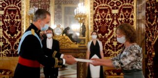El Rey Felipe VI ha recibido en Palacio Real las Cartas Credenciales de siete embajadores de otros tantos países del mundo