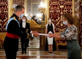 El Rey Felipe VI ha recibido en Palacio Real las Cartas Credenciales de siete embajadores de otros tantos países del mundo