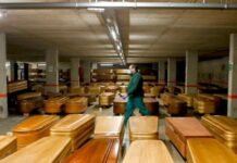 Sanidad anuncia hoy 1.623 muertos más de covid tras presiones de organismos internacionales