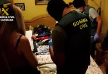 La Guardia Civil detiene «in fraganti» a cuatro personas armadas mientras intentaban atracar un mini casino en Tenerife