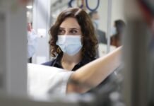 Díaz Ayuso pide a la Agencia Española del Medicamento que farmacias realicen test de antígenos