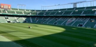 El Elche C.F. realiza tareas de mantenimiento y mejora del césped del Martínez Valero