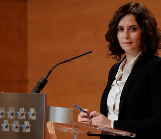 Díaz Ayuso pide a la Unión Europea que valide los test COVID-19 en las farmacias