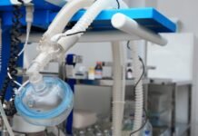El Hospital Príncipe de Asturias casi ha triplicado la capacidad de su UCI en Madrid debido a la pandemia