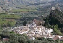 Juanma Moreno anuncia el cierre de todos los municipios de Andalucía y de toda actividad no esencial desde las 18.00 horas