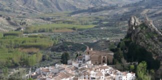 Juanma Moreno anuncia el cierre de todos los municipios de Andalucía y de toda actividad no esencial desde las 18.00 horas