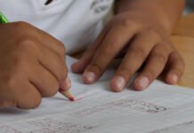 La Consejería de Educación de Murcia atiende en sus domicilios a 376 alumnos que no pueden asistir a clase por enfermedad