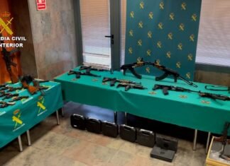 La Guardia Civil interviene en Málaga un arsenal de armas del narcotráfico