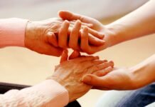 Murcia abre el plazo para solicitar las ayudas para el cuidado de niños, personas mayores o con discapacidad