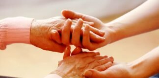 Murcia abre el plazo para solicitar las ayudas para el cuidado de niños, personas mayores o con discapacidad