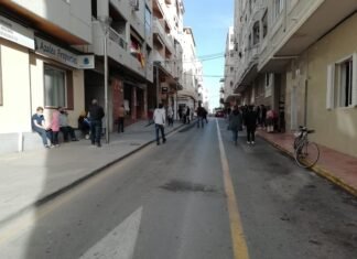 Tres agentes de la Policía Nacional han resultado heridos en Torrevieja por hacer cumplir la normativa COVID-19 en una oficina de documentación