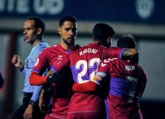 El Elche vence al Buñol y sigue una eliminatoria más en la Copa del Rey de fútbol