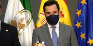 El presidente de Andalucía invita a sus paisanos a celebrar la Navidad como sustento de muchas familias y pilar económico en estas fechas