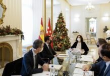 Díaz Ayuso reafirma ante la empresa familiar su compromiso de baja fiscalidad y estabilidad en Madrid
