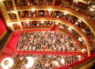 Cultura proporciona a los ayuntamientos de Murcia un catálogo con 256 espectáculos para realizar su programación de artes escénicas y música