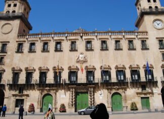 PP y Cs presentan un proyecto de presupuestos para bajar impuestos y salvar empleos en la ciudad de Alicante