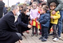 Los Reyes de España han visitado el proyecto de Cáritas de asistencia a domicilio para personas mayores que viven en soledad
