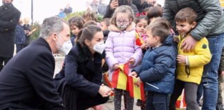 Los Reyes de España han visitado el proyecto de Cáritas de asistencia a domicilio para personas mayores que viven en soledad