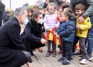 Los Reyes de España han visitado el proyecto de Cáritas de asistencia a domicilio para personas mayores que viven en soledad