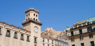 El Ayuntamiento de Alicante compra cinco millones de mascarillas para hacer nuevos repartos masivos