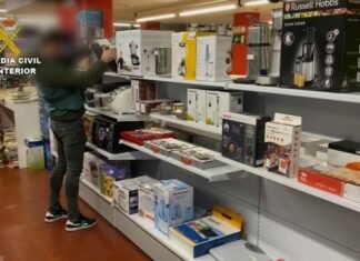 La Guardia Civil detiene en varias provincias de España a 18 personas por más cien estafas nigerianas en internet