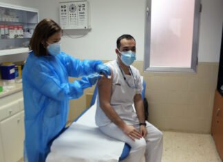 La Comunitat Valenciana inicia la vacunación del personal sanitario de primera línea