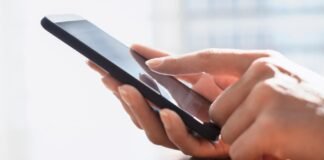 El gobierno de Madrid ha enviado este lunes 1.200.000 mensajes SMS recordando las restricciones en las zonas básicas de salud