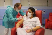 Castilla-La Mancha ha iniciado hoy la vacunación del personal del sistema sanitario regional frente al SARS-Cov2