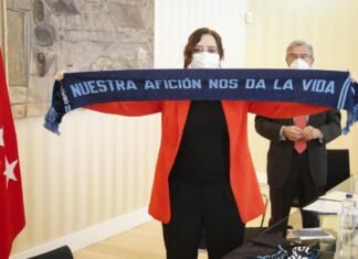 Díaz Ayuso traslada al equipo de baloncesto Estudiantes que la Comunidad de Madrid reconstruirá el pabellón La Nevera