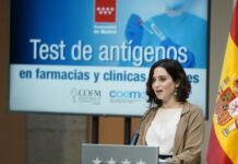 Díaz Ayuso alcanza dos acuerdos para hacer gratis test antígenos en farmacias y clínicas dentales de Madrid