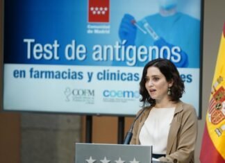 Díaz Ayuso alcanza dos acuerdos para hacer gratis test antígenos en farmacias y clínicas dentales de Madrid