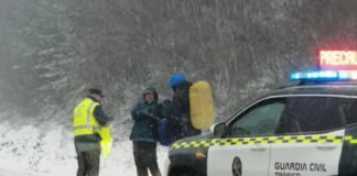 La nieve colapsa el centro de España obligando el cierre de Barajas y el uso de cadenas obligatorias en Madrid capital