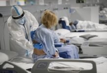 Andalucía se prepara ya para un escenario previsible de 7.500 ingresos por Covid-19